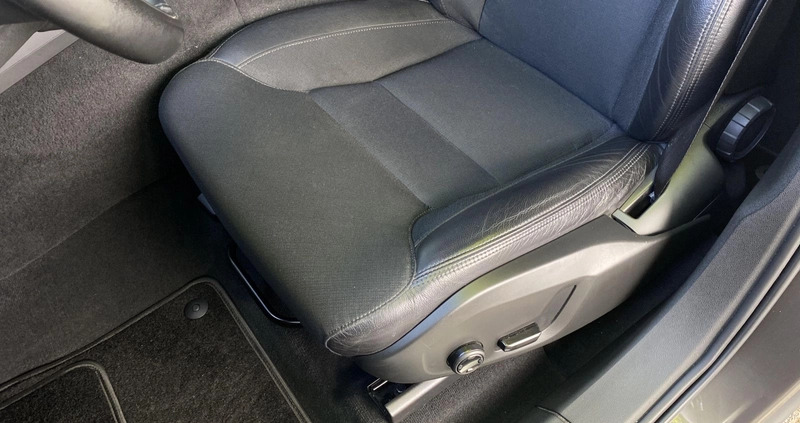 Volvo XC 60 cena 119900 przebieg: 157000, rok produkcji 2017 z Przysucha małe 232